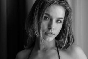 How To Spot Genuine Signs of Female Attraction